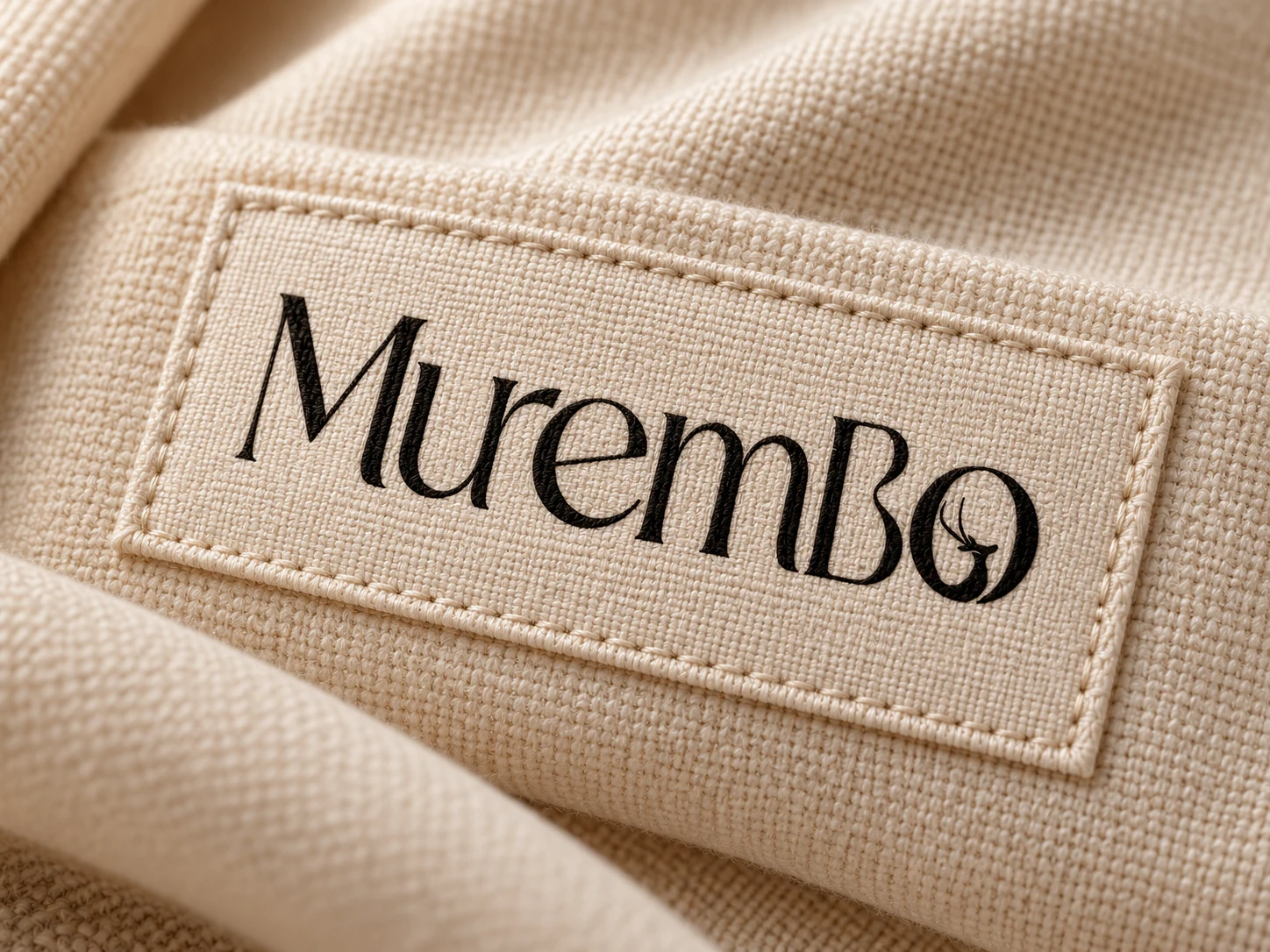 Logo Murembo sur une étiquette textile